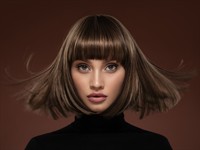 shutterstock_2113371671_woman with short hair_sieviete ar īsiem matiem.jpg