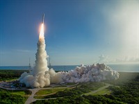 shutterstock_2593150529_rocket launching_raķetes palaišana.jpg