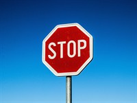 shutterstock_2279248097_stop road sign_ceļa zīme stop.jpg