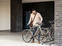 shutterstock_2156833113_parking bicycle_novieto velosipēdu stāvvietā.jpg