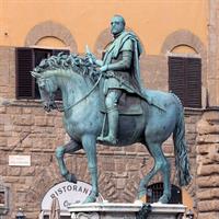 303 httpscommons.wikimedia.orgwikiFileCosimo_I_(Florence)_2_2013_February.jpg.jpg