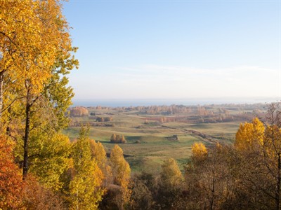 Shutterstock_1315500854_Razna lake from Makonkalns_Rāznas ezers no Mākoņkalna.jpg