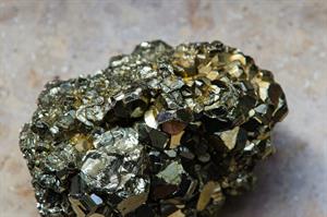 pyrite-3992394_1920.jpg