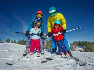 Shutterstock_2482793849_skiing_slēpošana.jpg