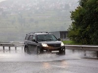 shutterstock_2667195411_Rain flooded the road_Applūdis ceļš lietus laikā.jpg