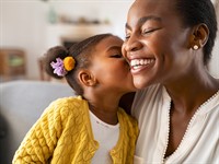 shutterstock_2114224358_daughter and mother_meita un māte.jpg