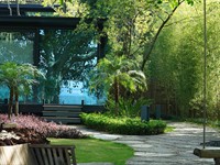 shutterstock_2232800793_hotel garden_viesnīcas dārzs.jpg