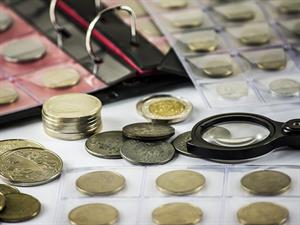 shutterstock_219624997_collecting coins_monētu kolekcionēšana.jpg