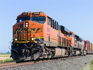 Ian Dewar Photography Shutterstock_train_vilciens.jpg