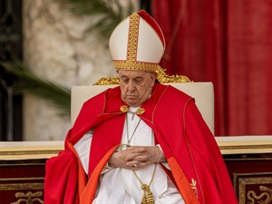 Fabrizio Maffei Shutterstock_pope Francis_pāvests mitrā.jpg