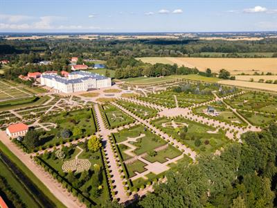 Shutterstock_2339399173_Rundale Castle_Rundāles pils.jpg