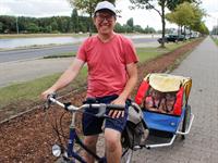 Bērna pārvesšana ar velosipēdu 2.jpg