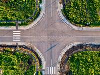 Shutterstock_2262923157_road intersection_ceļa krustojums.jpg