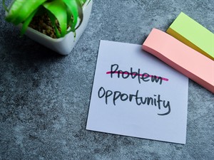 shutterstock_2474209035_Problem and Opportunity_Problēma un Iespēja.jpg