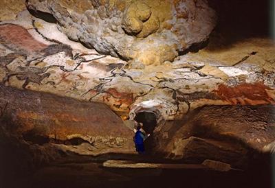 Famous-Lascaux-Rock-Art-of-France.jpg