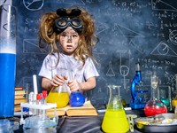 shutterstock_627551969_girl doing experiments in the laboratory_meitene eksperimentē labaratorijā.jpg