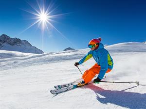 shutterstock_562441120_skiing_slēpošana.jpg