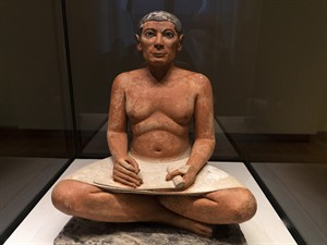 Andrea Izzotti Shutterstock_The Seated Scribe_Rakstvedis Kai.jpg