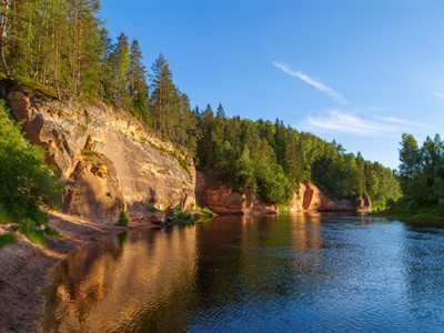 Shutterstock_1153881727_erglu cliff near gauja river_Ērgļu klintis pie Gaujas upes.jpg
