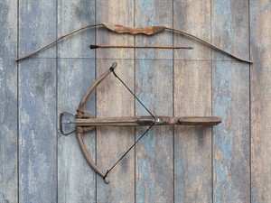 shutterstock_2697927195_ancient bow_senais loks.jpg