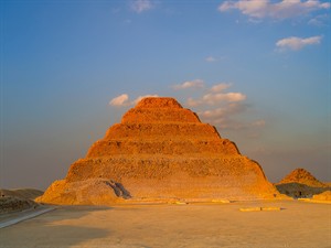 shutterstock_2429064983_Pyramid of Djoser_Džosera piramīda.jpg