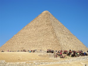 ErenMotion Shutterstock_The Great Pyramid of Giza_Heopsa piramīda.jpg