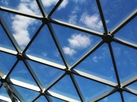 Shutterstock_2224793621_glass triangle_stikla trijstūris.jpg