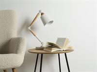 Shutterstock_2300476621_desk lamp_galda lampa.jpg