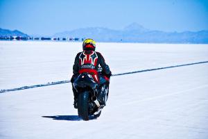 Hayabusa._at_Bonneville_salt_flats_2009.jpg