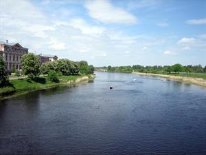 Jelgavas-pils-Lielupe.jpg