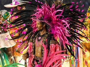 Celso Pupo Shutterstock_Parades of the samba schools Mangueira_Sambas skolas Mangueira parādes.jpg