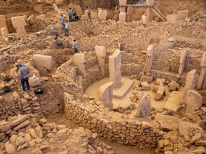 shutterstock_2541017401_Archaeologists Unearth Ancient Secrets at Gobekli Tepe_Arheologi atrok senos noslēpumus Gēbeklitepē.jpg