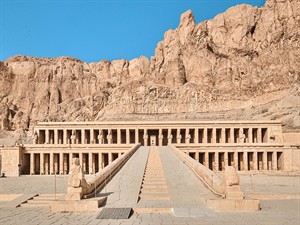 shutterstock_2407895911_Temple of Hatshepsut_hatšepsuta templis.jpg