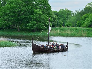 Igor Shoshin Shutterstock_Viking boat in Grobina_Vikingu laivas Grobiņā.jpg