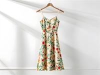 shutterstock_2666605633_floral dress_puķaina kleita.jpg