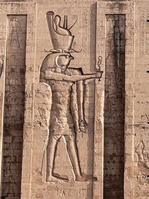 shutterstock_1248903904_Edfu Temple_Edfu templis.jpg