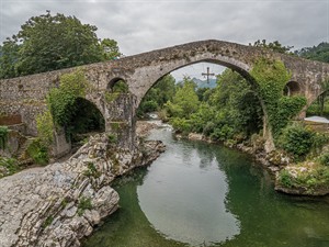 shutterstock_1939808194_ancient bridge_senlaiku tilts.jpg
