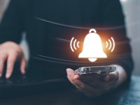 shutterstock_2279719783_notification on smartphone_paziņojums viedtālrunī.jpg