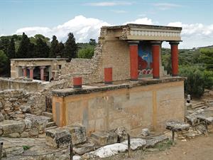 Knossos_-_North_Portico_02.jpg