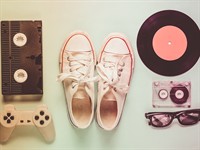 shutterstock_1497247550_pop culture attributes from 80s_80 gadu atribūti.jpg