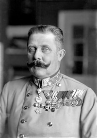 WIKI_20251402_Ferdinand_Schmutzer_-_Franz_Ferdinand_von_Österreich-Este,_um_1914.jpg
