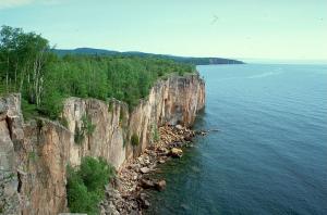 Lake_Superior_North_Shore.jpg
