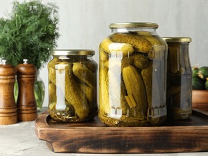 shutterstock_2477586533_Pickled cucumbers_Marinēti gurķi.jpg