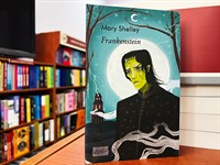 AS photo family Shutterstock_book Frankenstein_grāmata Frankenšteins.jpg