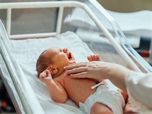shutterstock_1901730184_newborn_jaundzimušais.jpg