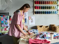 shutterstock_2665490385_sewing_šūšana.jpg