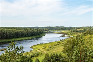 shutterstock_1466577698_river Daugava_Daugavas upe.jpg