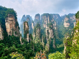 shutterstock_2758567045_avatar mountains in China_avatara kalni Ķīnā.jpg