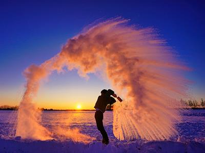 shutterstock_1852345978_Mpemba effect in winter_Mpembas efekts ziemā.jpg