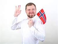 shutterstock_1031192482_man with Norway flag_vīrietis ar Norvēģijas karogu.jpg